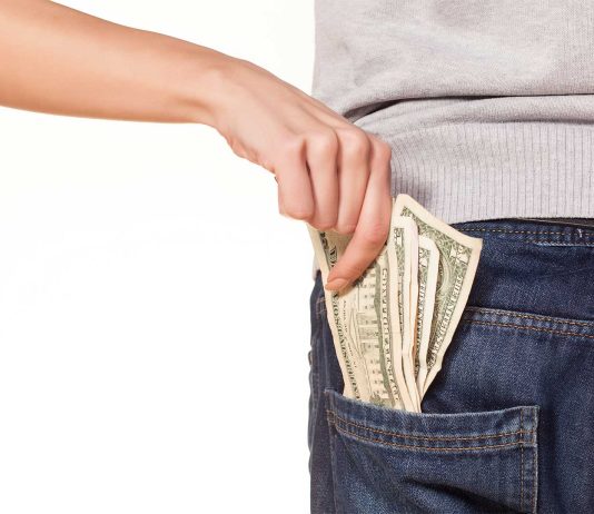 6 nghiệp chướng cha mẹ làm, con cái phải còng lưng trả nợ suốt đời