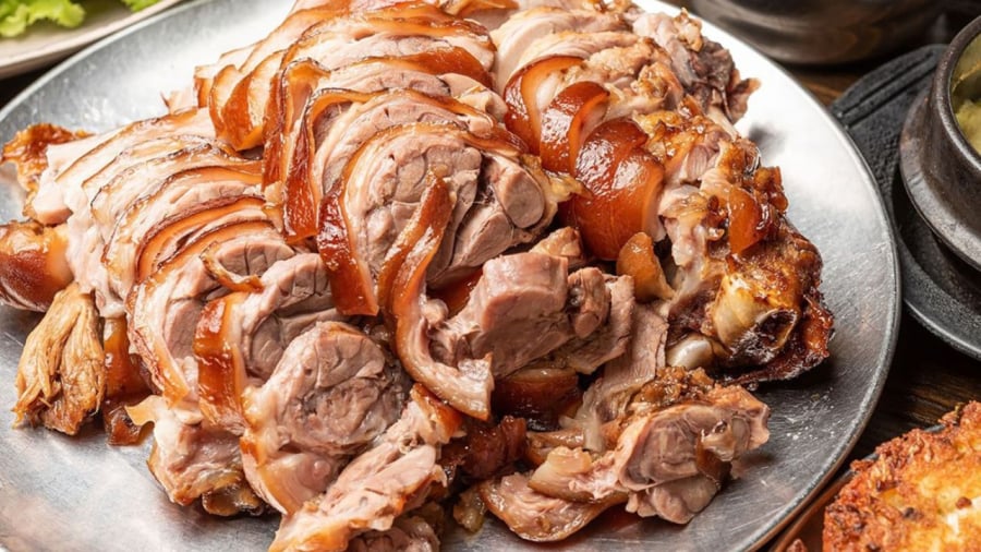 Thịt chân giò có nhiều lợi ích cho sức khỏe nhưng không phải ai cũng nên ăn