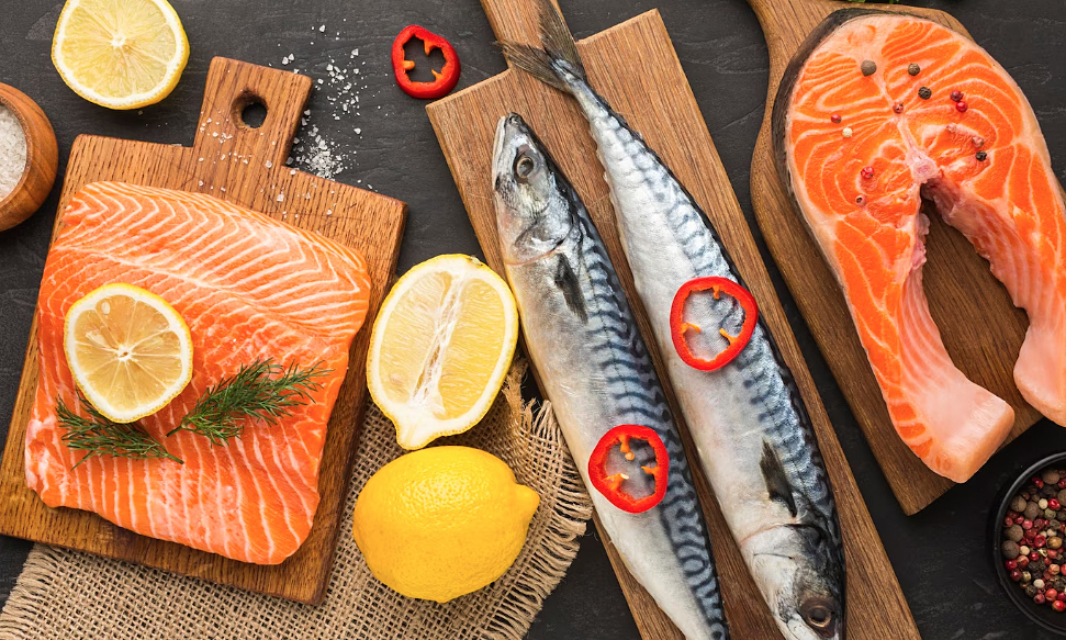 Các loại cá béo giàu omega-3 giúp giảm đau và sưng khớp.