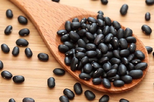 Đậu đen là nguồn cung cấp dồi dào magie, kali, phốt pho cùng các chất chống oxy hóa, tốt cho xương.