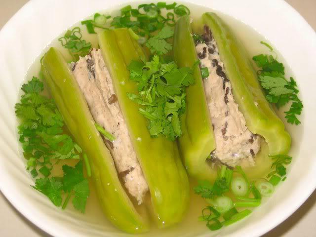 Canh mướp đắng nhồi thịt thải độc, giảm mụn 