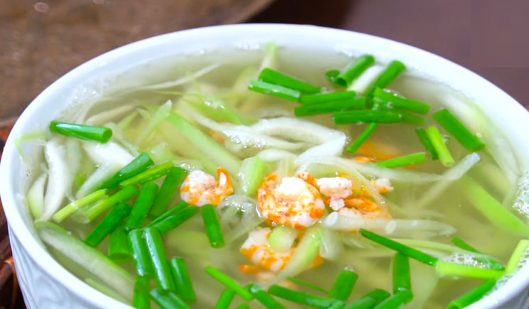 Canh bầu nấu tôm giúp giảm cân và thanh nhiệt
